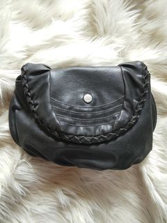 (Kategori: ) berada di . Dikirim oleh bag.ndress (ID iklan 1386469332, Gambar 1). Deskripsi: .