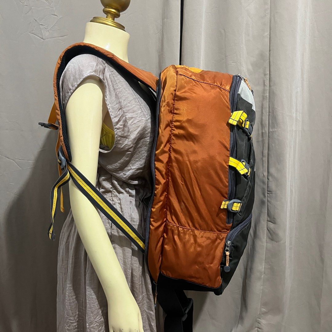 Timberland Backpack (Category: Backpacks) located in Cabadbaran. Submitted by dfgthriftology (Listing ID 1386407035, Image 3). Description: In Pristine Condition with minimal and unnoticeable signs of use. Needs cleaning..