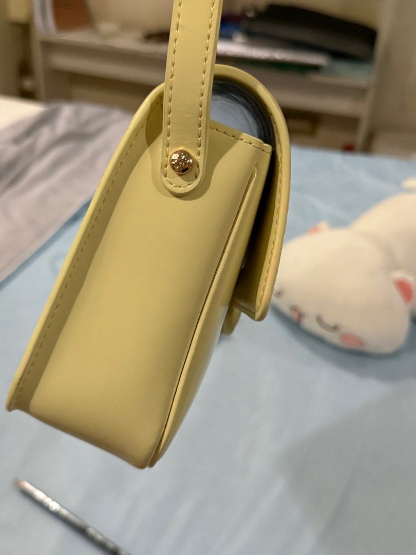 Tory Burch Robinson Spazzolato Convertible (Category: Luxury Bags & Wallets) located in Rizal. Submitted by gingerstreet (Listing ID 1386537380, Image 3). Description: Lemon yellow Spazzolato 6 x 15.5 x 21 (dhw in cm) Bought from Farfetch Shipped from Switzerland Patent leather 95% like new condition.