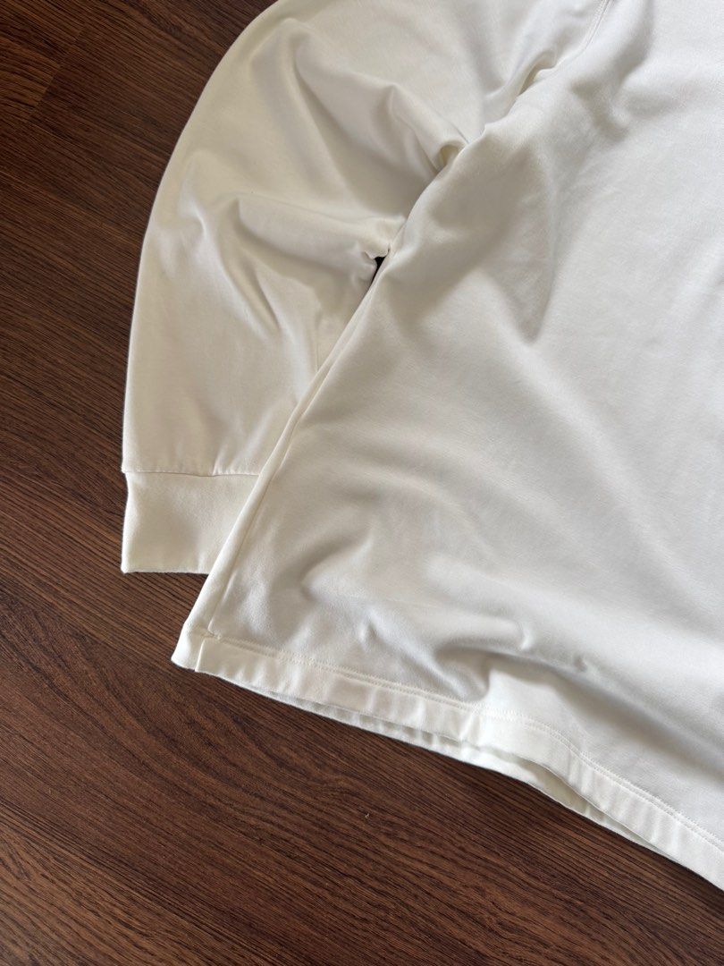 Uniqlo off-white thermal (Category: Coats, Jackets and Outerwear) located in Binan City. Submitted by luckythriffs (Listing ID 1386401772, Image 3). Description: Uniqlo thermal 900 (fixed, srp is 1490) Dimes: XL on tag bit fits medium (got it cropped) Length: 25" Width: 21.5" - Bnew condition - used twice only - has box - SRP: 1490 💵 MOP: Gcash/cash if lalamove 🚚 Courier: FlasheExpress/Lalamove 📍 Loc: Biñan Laguna.