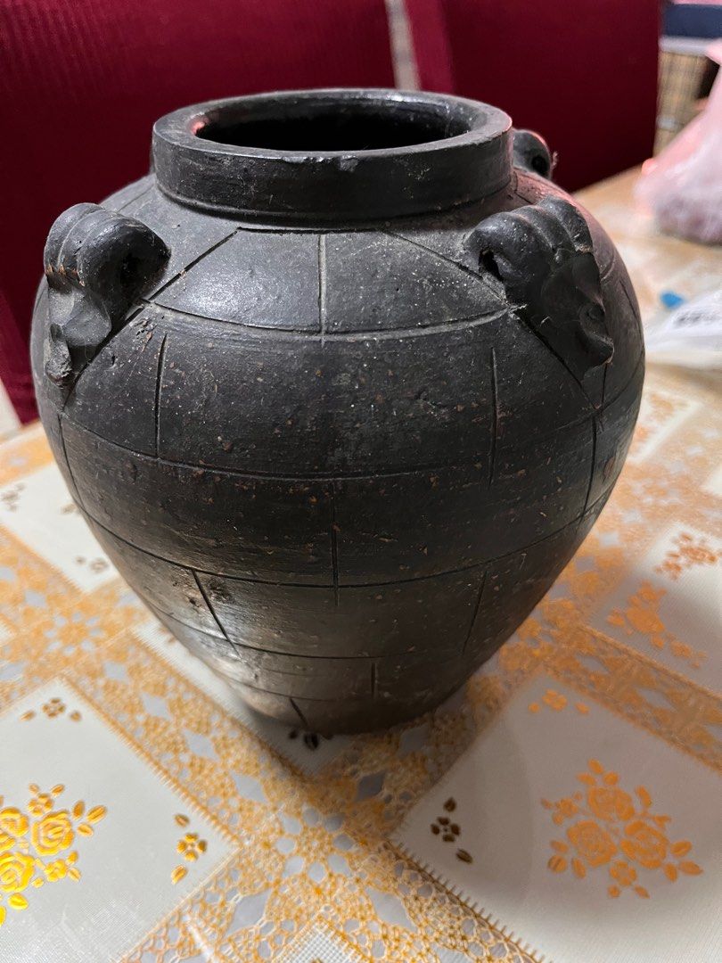 Vintage Claypot Vase with Dragon Design (Category: Vases & Decorative Bowls) located in Malabon City. Submitted by twinklevir (Listing ID 1386418847, Image 3). Description: A copper-red underglazed vase with a dragon motif. It is a Chinese antique yuhuchunping, a pear-shaped porcelain vase with a short foot and slender neck. The vase is adorned with a four-clawed dragon amid swirling clouds, and the rim is decorated with a classic scroll motif. D