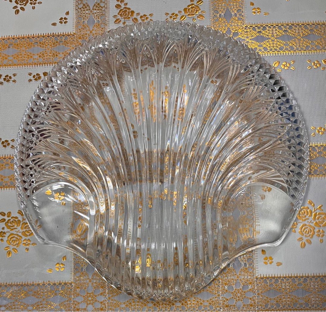 Vintage Shell Glassware Collection - Crystal Shell Design (Category: Other Kitchenware & Tableware) located in Malabon City. Submitted by twinklevir (Listing ID 1386430293, Image 2). Description: Beautiful Shell-shaped Crystal bowl or. Serving Dish Size - around 10 1/2 inches Brand new with box.