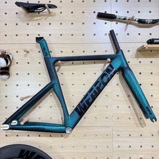 (Category: ) located in . Submitted by pro_bicycle_sg (Listing ID 1386545983, Image 1). Description: .
