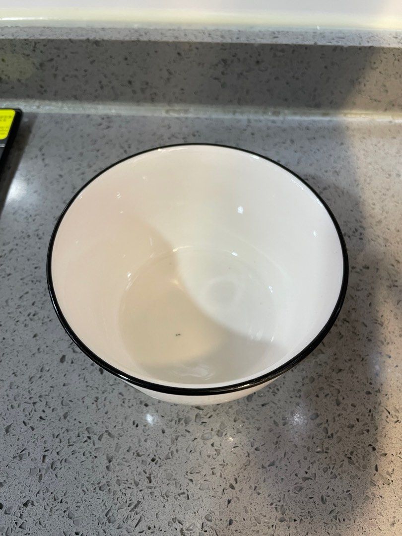 碗 （分類：餐具和餐具）位於 Hong Kong。 由 plmok123 提交（商品編號 1386645751，圖片 3）。簡介： 全新 $1隻 直徑11.5cm。