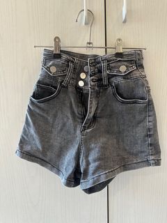 由 mu_mu._. (刊登 ID 1386772368，圖片 1) 提交，位於 的 (類別：)，說明：。