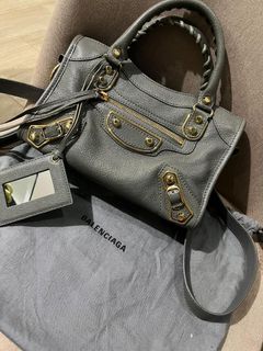 (Category: ) located in . Submitted by myclosetph143 (Listing ID 1386774018, Image 1). Description: .