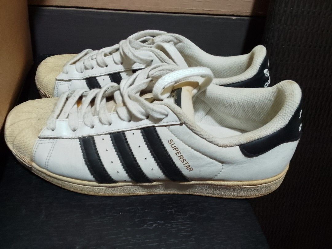 Adidas Superstar (Category: Sneakers) located in Quezon City. Submitted by vanlacsa (Listing ID 1386681579, Image 1). Description: Adidas Superstar size 8 men's no issue linis laba lang goods na goods pa yan loc: Sauyo qc.