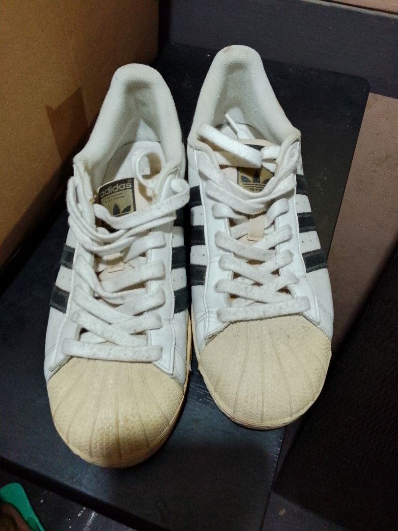 Adidas Superstar (Category: Sneakers) located in Quezon City. Submitted by vanlacsa (Listing ID 1386681579, Image 3). Description: Adidas Superstar size 8 men's no issue linis laba lang goods na goods pa yan loc: Sauyo qc.