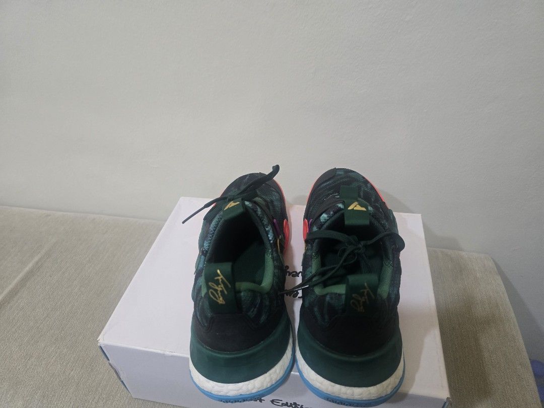 Adidas Trae Young 1 ORIGINAL (Category: Sneakers) located in Quezon City. Submitted by practical_trends (Listing ID 1386703084, Image 3). Description: Adidas Trae Young 1 used 3x wooden court no issues size 10.5 US.