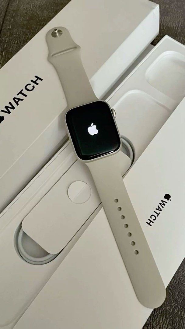 Apple Watch Series 8 (Category: Wearables & Smart Watches) located in Pasay City. Submitted by jasm24 (Listing ID 1386681610, Image 2). Description: Good as new! - very good condition - Bought in Beyond the Box - Original price: 25-29K - With complete package (box, strap, & bag) - Battery health: 100% .