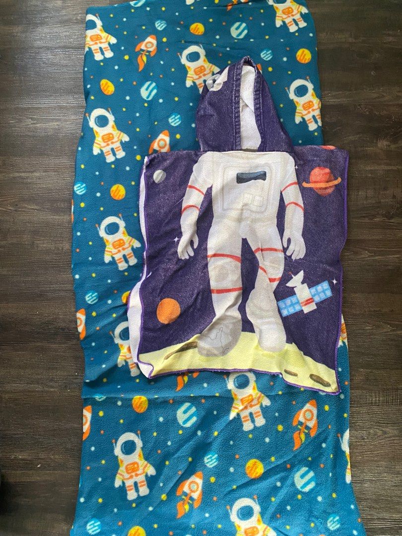 Astronaut Blanket and Towel Set (Category: Other Baby Bathing & Changing Needs) located in Valenzuela. Submitted by chegarrucho (Listing ID 1386717474, Image 1). Description: just used a couple of times.