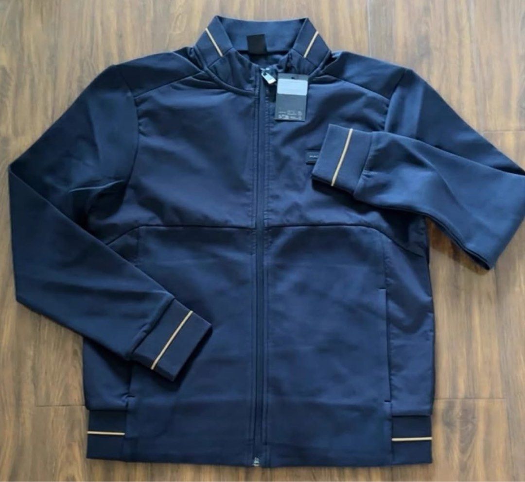 AUTHENTIC HACKETT JACKET (Category: Apparel) located in Kuala Lumpur. Submitted by hypebranded (Listing ID 1386727578, Image 1). Description: ▪️💯% AUTHENTIC, BUY WITH CONFIDENCE‼️ ▪️BRAND NEW ▪️READY STOCK 📦 ▪️SIZE: S ▪️BELOW RETAIL PRICE, RP: RM 1,5XX ▪️COD PJ / KL ▪️POSTAGE MALAYSIA (FREE ) / WORLDWIDE ▪️KINDLY DM US TO PURCHASE .