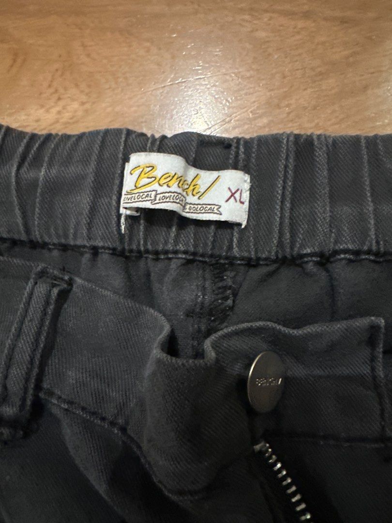 Bench Black Men’s Cargo Pants (Category: Trousers) located in Makati City. Submitted by albert___ (Listing ID 1386697169, Image 3). Description: Bench black cargo pants for men! XL size (bench) Length: 90cm Waist: 82cm (garterized zipper) With signs of use.