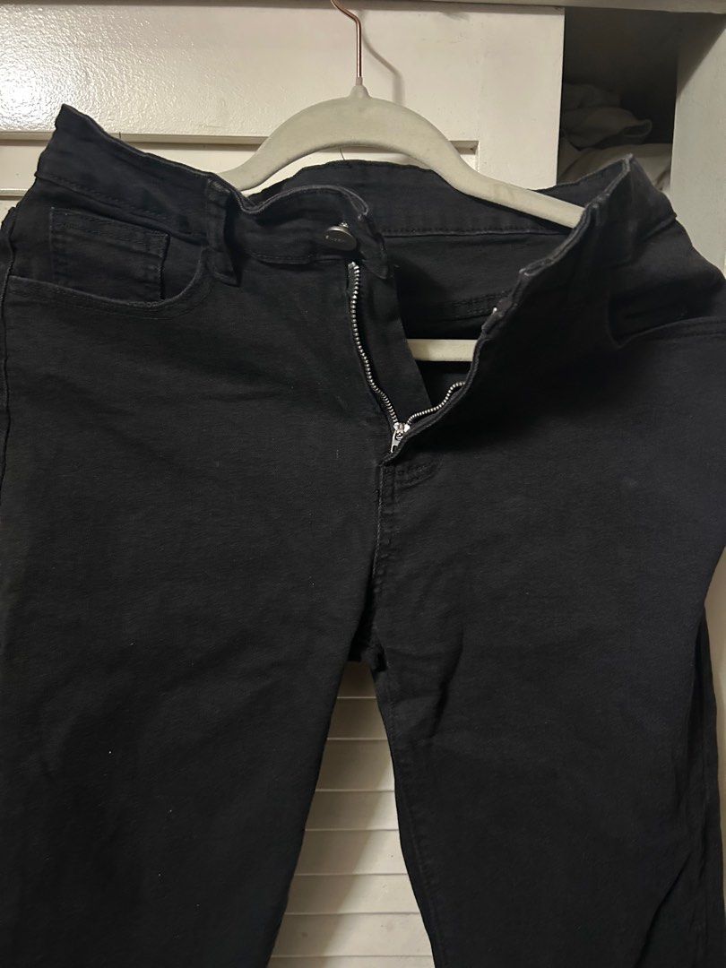 Black Denim Straight Leg Pants (Category: Jeans) located in Manila. Submitted by polyvex (Listing ID 1386769336, Image 3). Description: Black Denim Straight Leg Pants Color: Black Size: Medium Dimensions Waist: 30” Outseam: 40” Inseam: 28.5” Issue: None, never worn Location: Vito Cruz, Manila 📍.