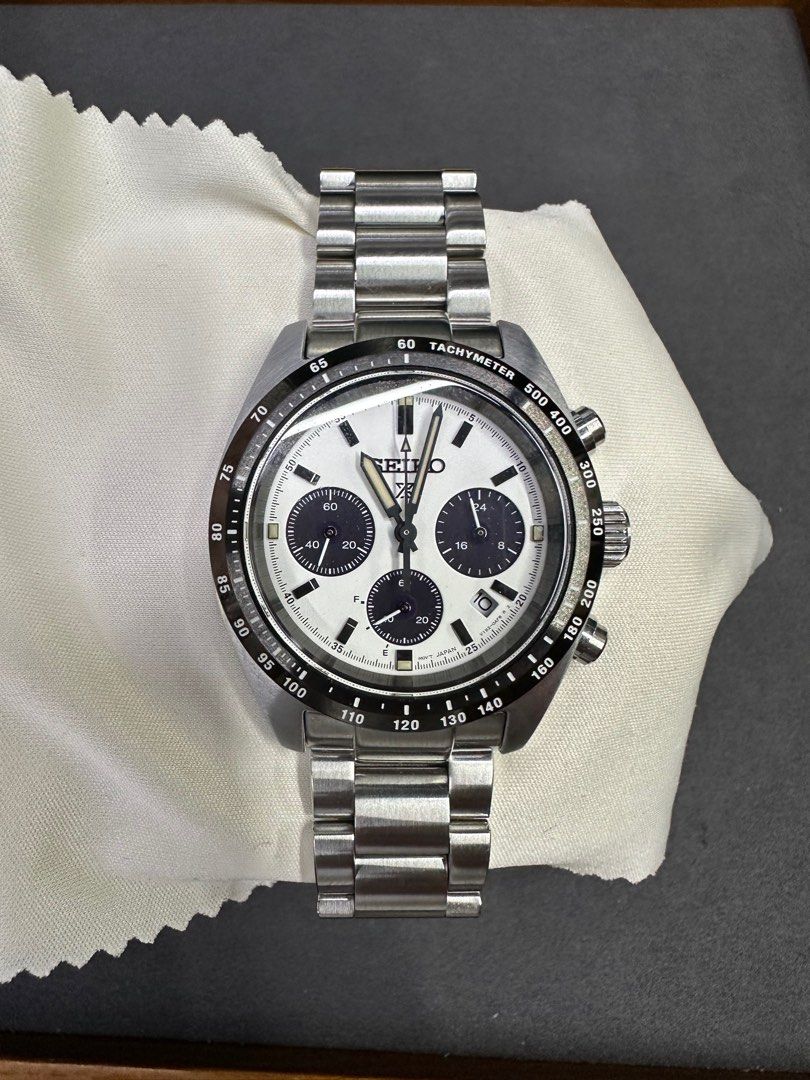 Brand new Seiko Prospex Speed timer SSC813 “Panda” (Category: Luxury Watches) located in Cebu City. Submitted by wntd.vault (Listing ID 1386611190, Image 1). Description: Seiko SSC813 Prospex Speedtimer “Panda” -Brand new -Below SRP -39mm stainless steel case– perfect versatile size -Clean white dial with contrasting black sub-dials -Solar-powered chronograph – no battery changes needed -Sapphire crystal for scratch resistance -100m water resista