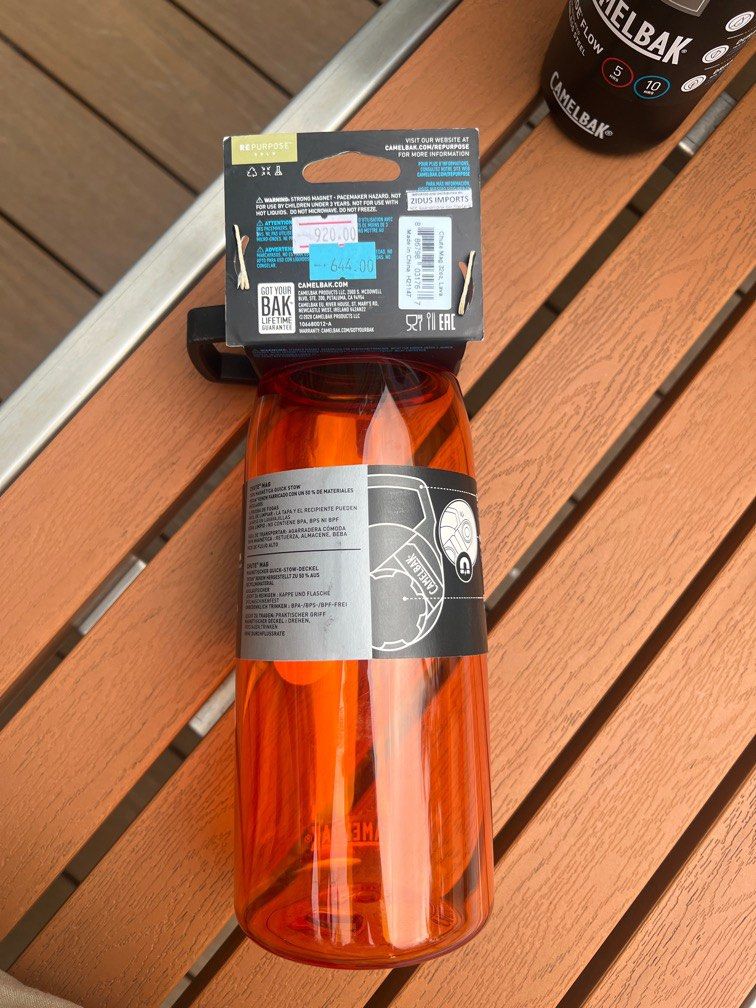Camelbak Chute Mag 32oz BPA free (Category: Water Bottles & Tumblers) located in Quezon City. Submitted by theconsciouscloset (Listing ID 1386651924, Image 3). Description: These are mall pull out stocks Brand new but there are minor issues Please manage your expectations .