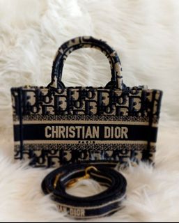 (Category: ) located in . Submitted by innercloset (Listing ID 1386715754, Image 1). Description: .