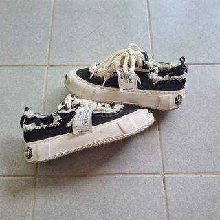 (Category: ) located in . Submitted by shoes_picious (Listing ID 1386596291, Image 1). Description: .