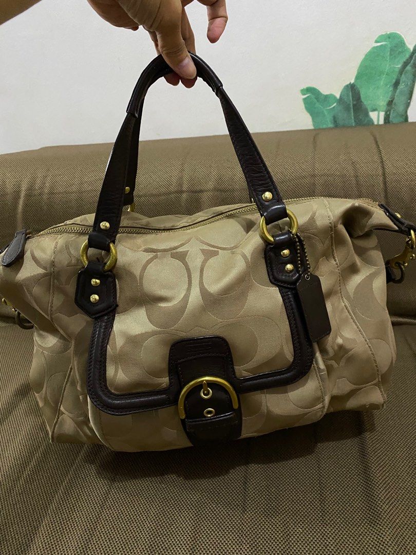 Coach Bag (Category: Luxury Bags & Wallets) located in Imus. Submitted by raqylight (Listing ID 1386679535, Image 2). Description: .
