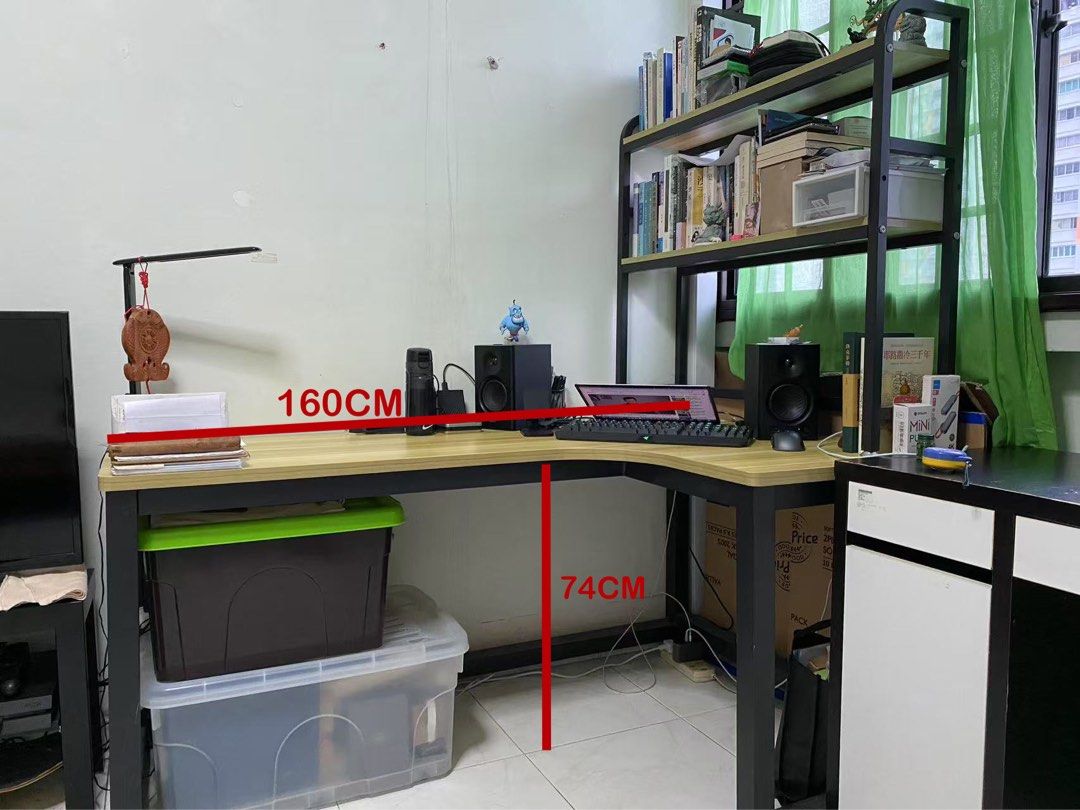 Computer Table/ Desk (Category: Tables & Sets) located in Singapore. Submitted by piratejoker (Listing ID 1386687986, Image 1). Description: Could and easy dismantling. With tools. pragmatic for students and professionals.