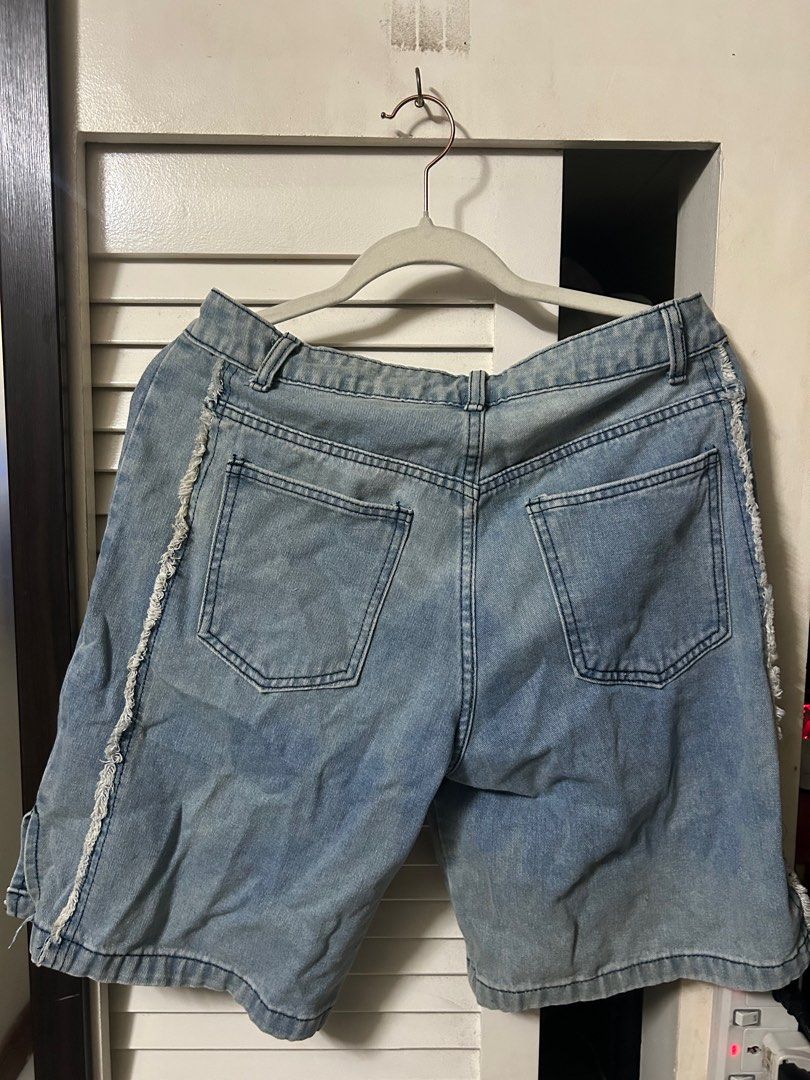 Denim Jorts Small (Category: Shorts) located in Manila. Submitted by polyvex (Listing ID 1386770211, Image 2). Description: MANFINITY Denim Jorts Small Waist: 29” Outseam: 20” Inseam: 10” Issue: None, barely worn Location: Vito Cruz, Manila 📍.