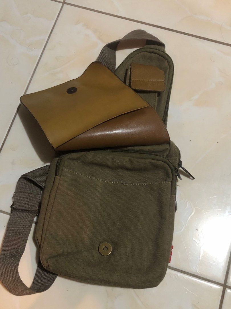 Diesel spareparts bag (Category: Sling Bags) located in San Nicolas. Submitted by thriftopers (Listing ID 1386776928, Image 3). Description: .