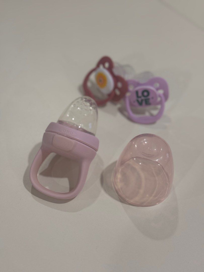 Dr. Brown Pacifier and Oxo self feeder teether (Category: Soothers & Pacifiers) located in Makati City. Submitted by httpsbarbs (Listing ID 1386730690, Image 3). Description: Unused but opened. OXO Tot Silicone Self-Feeder Teether ( oxotot baby food pouch fruit pacifier silicone soother ) original price : ₱721 Dr. Brown’s Pacifier Advantage - Stage 1, Pink Stars, 2pcs/pk original price: ₱510 Get both for only ₱ 699 Shipping at buyer’s expense.