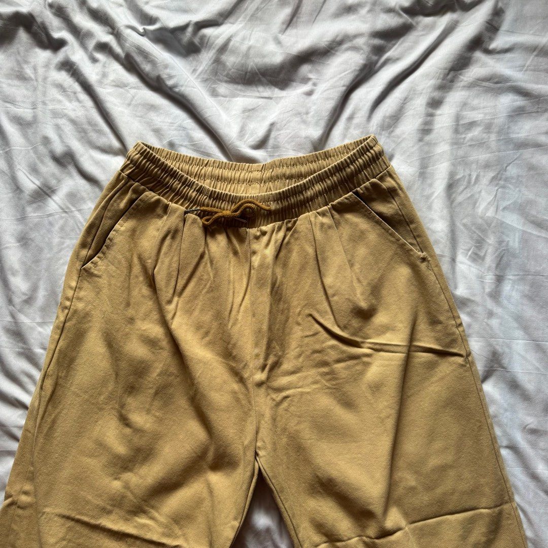 Drawstring Khaki Pants | 28-34 Waist (Category: Chinos) located in Manila. Submitted by helloitsjan (Listing ID 1386660674, Image 3). Description: Bought in Thailand. Minor flaw on pocket. Overall good condition. 28-34 Waistline. .