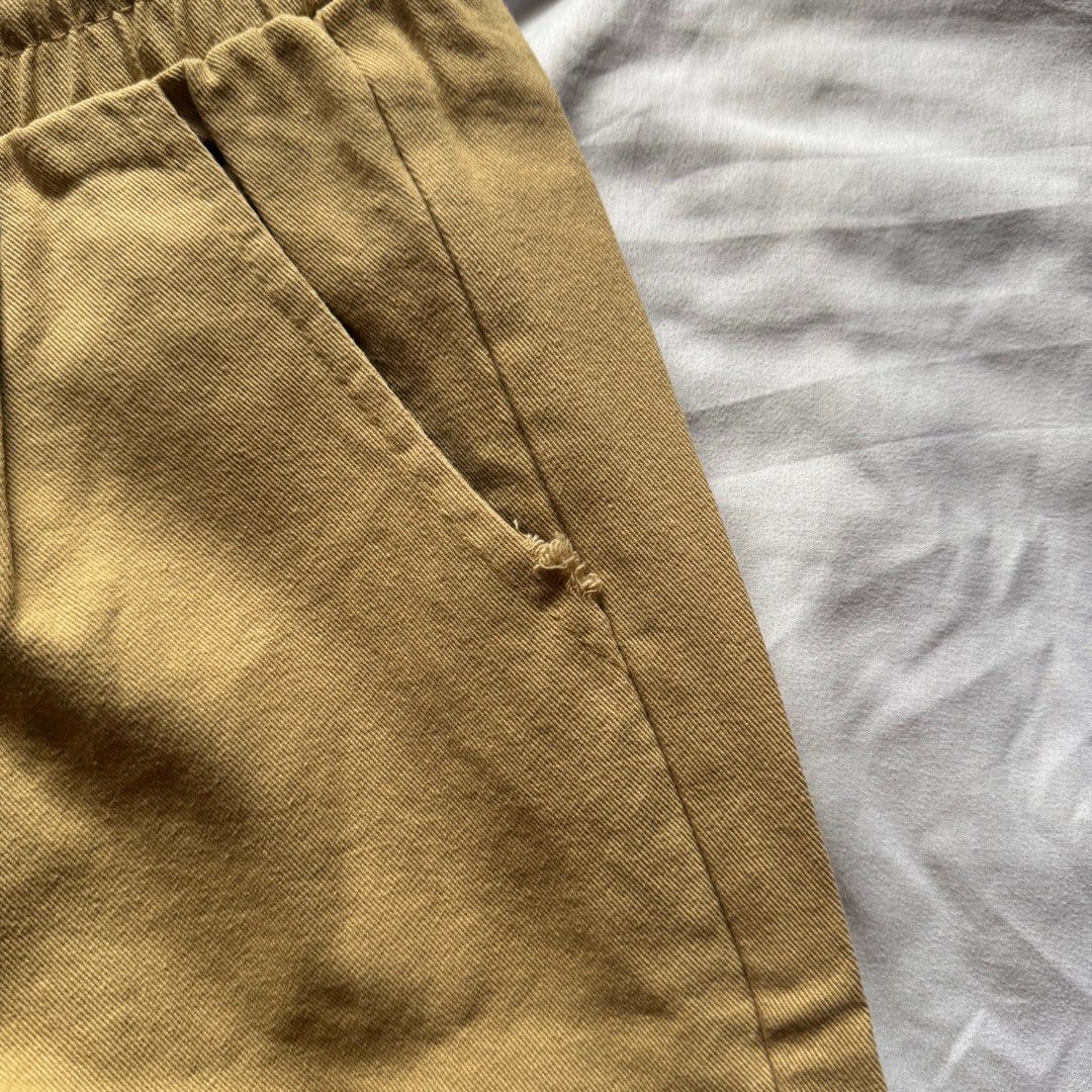 Drawstring Khaki Pants | 28-34 Waist (Category: Chinos) located in Manila. Submitted by helloitsjan (Listing ID 1386660674, Image 2). Description: Bought in Thailand. Minor flaw on pocket. Overall good condition. 28-34 Waistline. .