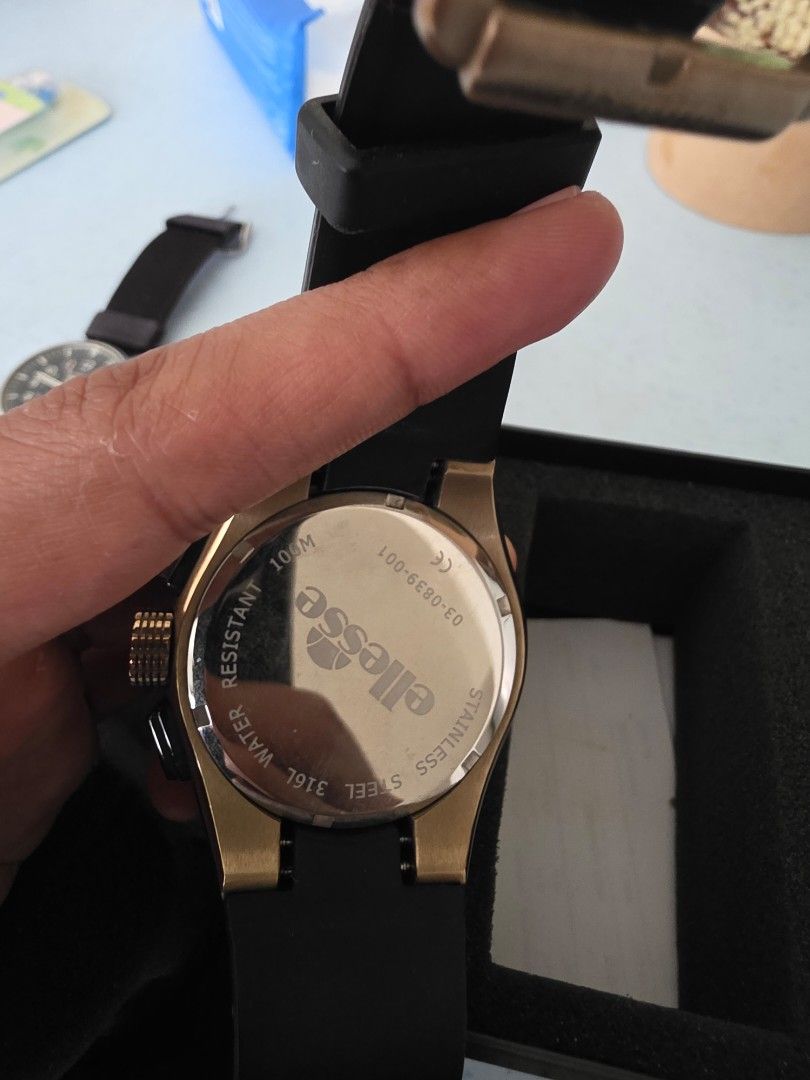 Ellesse (Category: Watches) located in Bayan Lepas. Submitted by _ahmadadli (Listing ID 1386612213, Image 3). Description: completed with box. tiada calar atau scratch. sangat jarang pakai..