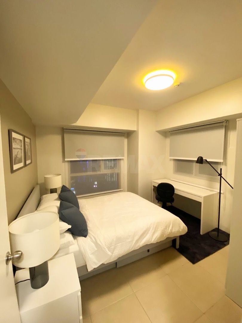 For Lease: Stylish 2BR Corner Unit at Avida Verte, BGC (Category: Apartments & Condos) located in Makati City. Submitted by gary.hablero (Listing ID 1333331712, Image 3). Description: Imagine sipping coffee while overlooking the amenities. That’s your daily scene in this stylish corner unit at Avida Verte. Fully furnished and interior-decorated for comfort, this 2-bedroom home blends city convenience with a touch of everyday luxury. 📍 Avida Vert