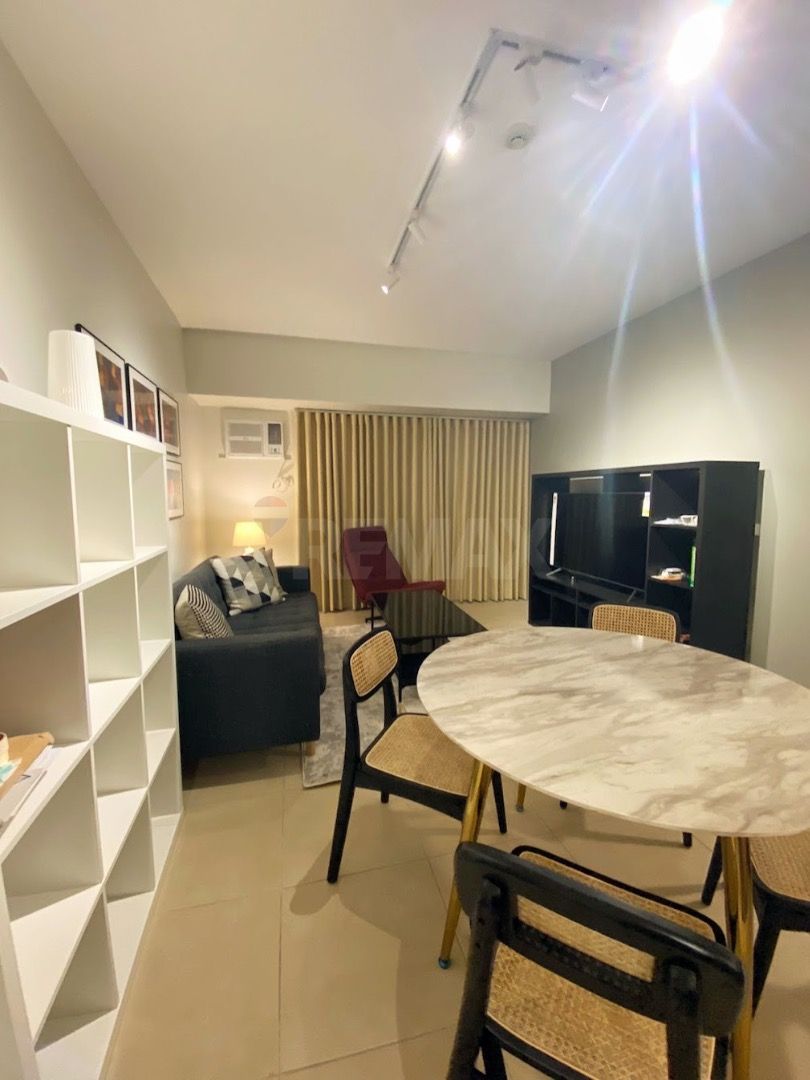 For Lease: Stylish 2BR Corner Unit at Avida Verte, BGC (Category: Apartments & Condos) located in Makati City. Submitted by gary.hablero (Listing ID 1333331712, Image 2). Description: Imagine sipping coffee while overlooking the amenities. That’s your daily scene in this stylish corner unit at Avida Verte. Fully furnished and interior-decorated for comfort, this 2-bedroom home blends city convenience with a touch of everyday luxury. 📍 Avida Vert