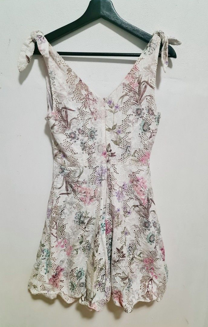 Forever New V Neck Floral Mini Dress(Size 8) (Category: Women's Clothes) located in Sydney. Submitted by desirably (Listing ID 1386742137, Image 3). Description: Forever New V Neck Floral Mini Dress with Tie Shoulder Straps(Size 8) for $40. Worn lightly&in wonderful condition. Gorgeous lacey material - super flattering! Fully lined. Pick up from Marrickville. Pls feel free to check out my other listings..