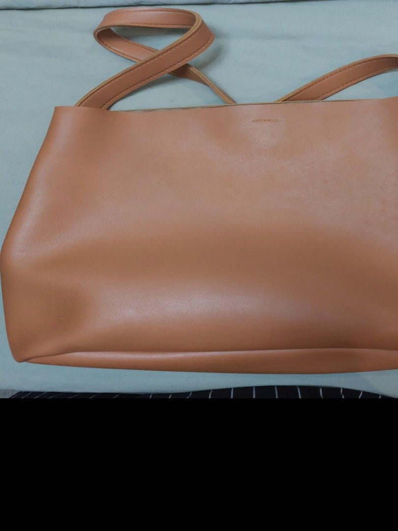 GVN the Label PU Leather shoulder bag (Category: Shoulder Bags) located in Quezon City. Submitted by gv216 (Listing ID 1386731551, Image 3). Description: .