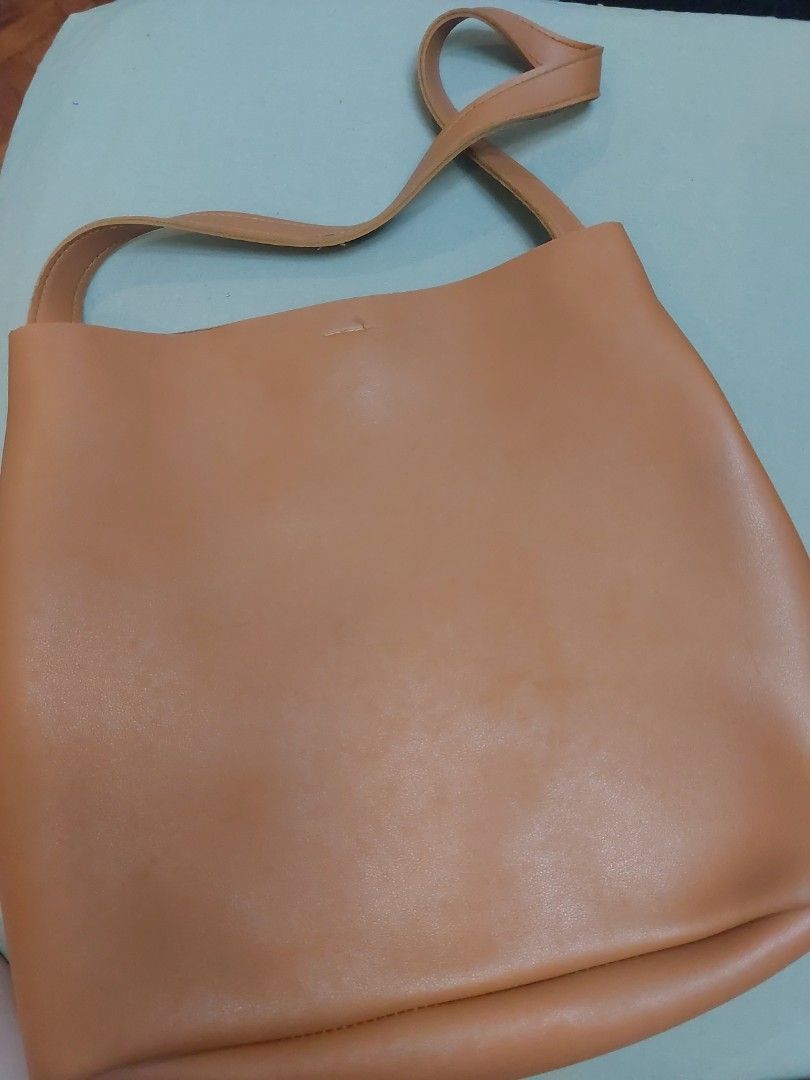 GVN the Label PU Leather shoulder bag (Category: Shoulder Bags) located in Quezon City. Submitted by gv216 (Listing ID 1386731551, Image 1). Description: .