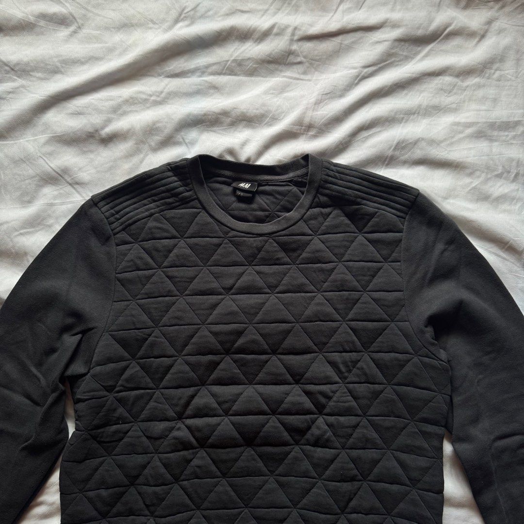 H&M Pullover | Thick w side-zippers | M (Category: Coats, Jackets and Outerwear) located in Manila. Submitted by helloitsjan (Listing ID 1386660022, Image 1). Description: H&M Pullover with side zipper details. Kinda thick. Good for the cold. .