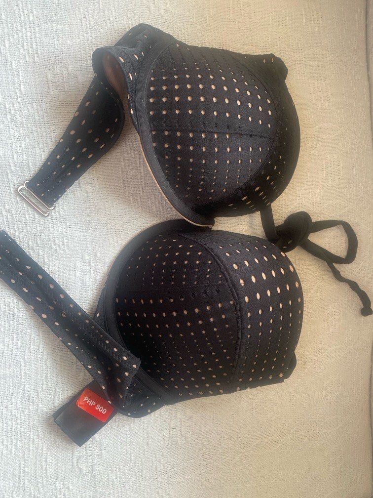H&M swimwear bra (Category: Bikinis & Swimsuits) located in Manila. Submitted by sample_only (Listing ID 1386605105, Image 1). Description: Brand New RFS-Too big for me 36D Shipping c/o buyer.