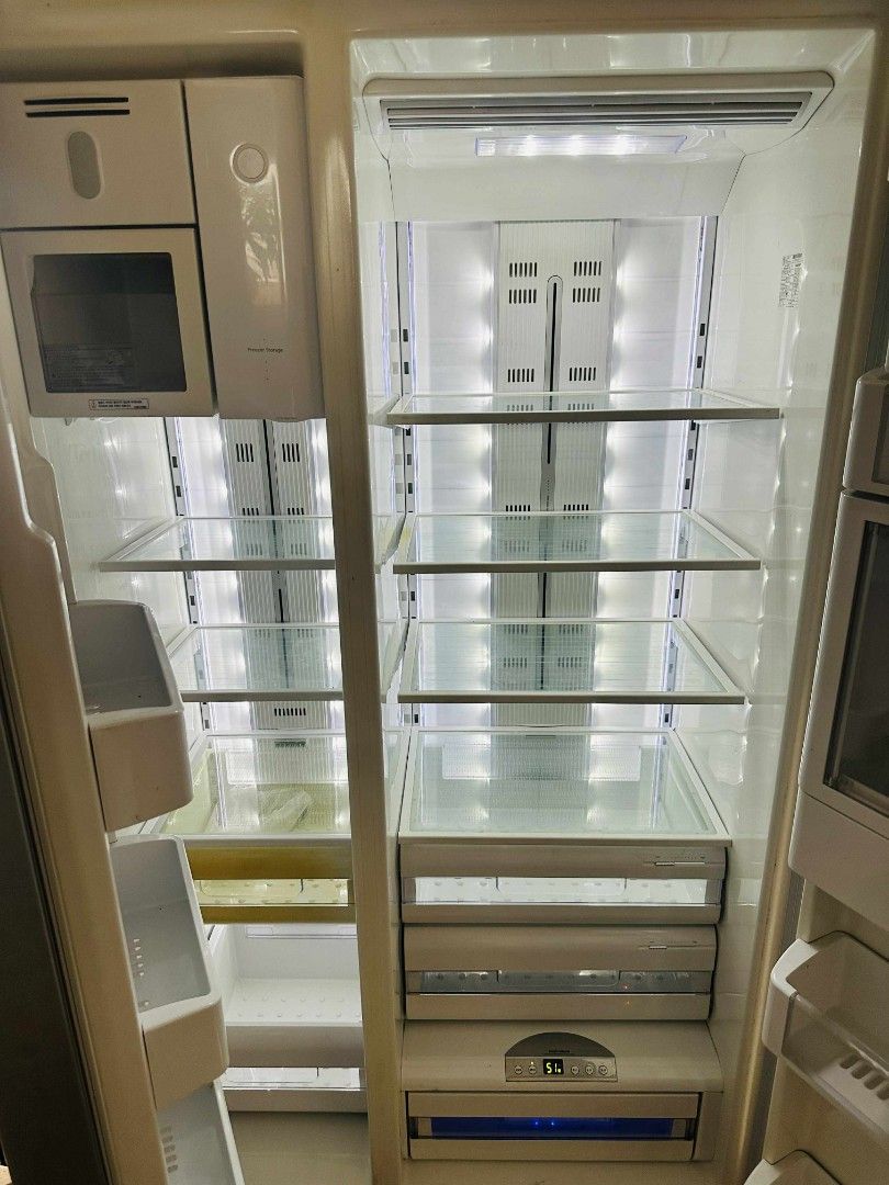 Inverter Ref ( Power Ok only) (Category: Refrigerators and Freezers) located in Bulacan. Submitted by mysticdeer.6d7f47 (Listing ID 1386644721, Image 3). Description: Samsung Inverter Ref French Door Type Power Ok Only.