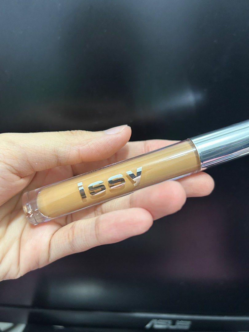 Issy Active Concealer in PD5 (Category: Makeup) located in Quezon City. Submitted by katencz (Listing ID 1386673901, Image 1). Description: Issy Concealer / Peach Corrector in PD5. Rfs: bought the wrong shade .