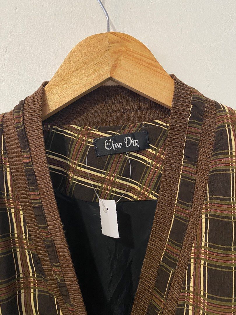 Jacket (Category: Coats, Jackets and Outerwear) located in Batu Pahat. Submitted by smwd_bundle (Listing ID 1386691775, Image 3). Description: Pit 22.5 Labuh 26 Size L.