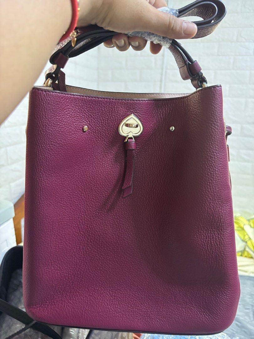 Kate Spade Marti Large Bucket Bag (Category: Luxury Bags & Wallets) located in Meycauayan. Submitted by maxsshopzter (Listing ID 1386621959, Image 1). Description: .
