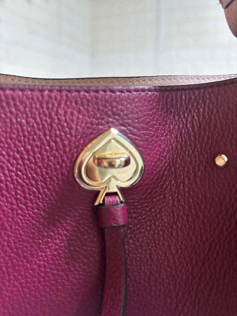 Kate Spade Marti Large Bucket Bag (Category: Luxury Bags & Wallets) located in Meycauayan. Submitted by maxsshopzter (Listing ID 1386621959, Image 2). Description: .
