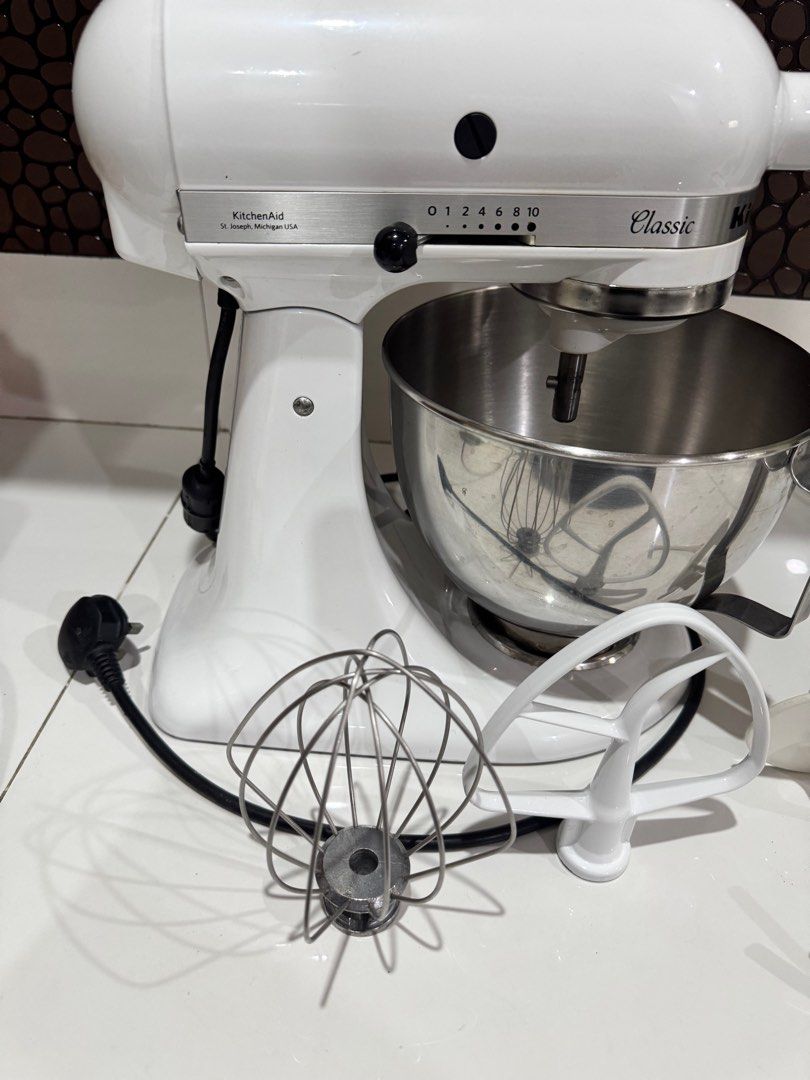 KitchenAid 4.5QT Classic Mixer 220V (Category: Hand & Stand Mixers) located in Manila. Submitted by cly.tan (Listing ID 1386605625, Image 2). Description: In very good condition Seldom used .