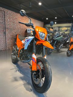(Category: ) located in . Submitted by Premium.Moto (Listing ID 1386701051, Image 1). Description: .