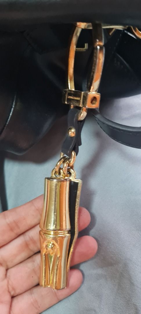 Longchamp Roseau (Category: Luxury Bags & Wallets) located in Cebu City. Submitted by sellall (Listing ID 1386593764, Image 3). Description: Flawed but nothing Bag spa cannot treat..