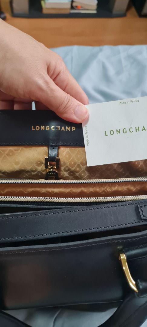 Longchamp Roseau (Category: Luxury Bags & Wallets) located in Cebu City. Submitted by sellall (Listing ID 1386593764, Image 2). Description: Flawed but nothing Bag spa cannot treat..