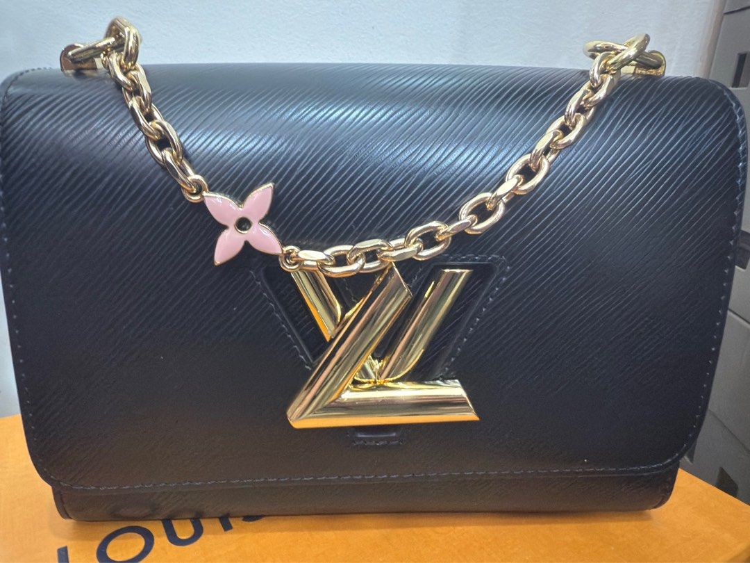 LV Twist MM (Category: Luxury Bags & Wallets) located in Marikina City. Submitted by bellissimaestile (Listing ID 1386707362, Image 1). Description: SELF AUTHENTICATE NALNG FOR THE BUYERS. SECOND PHOTO IS FOR REFERENCE ONLY SINCE THIS IS ALSO BOUGHT IN THE SAME COUNTRY. THIS IS PRELOVED BUT USED WITH CARE. SO PLEASE MANAGE EXPECTATIONS. Actual photos posted. FOR PICK UP ONLY‼️‼️ 📍SAN MATEO RIZAL.