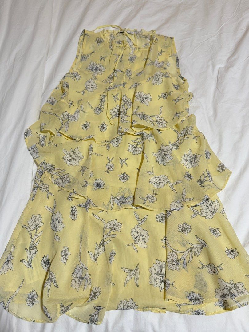 Mango yellow floral layered dress (Category: Dresses) located in Taguig. Submitted by ninsdeclutters (Listing ID 1386757108, Image 1). Description: - size: xs (but sizing seems bigger, so can fit up to S/M sizes) - used twice for events only - SO CUTE, flowy - no ww.
