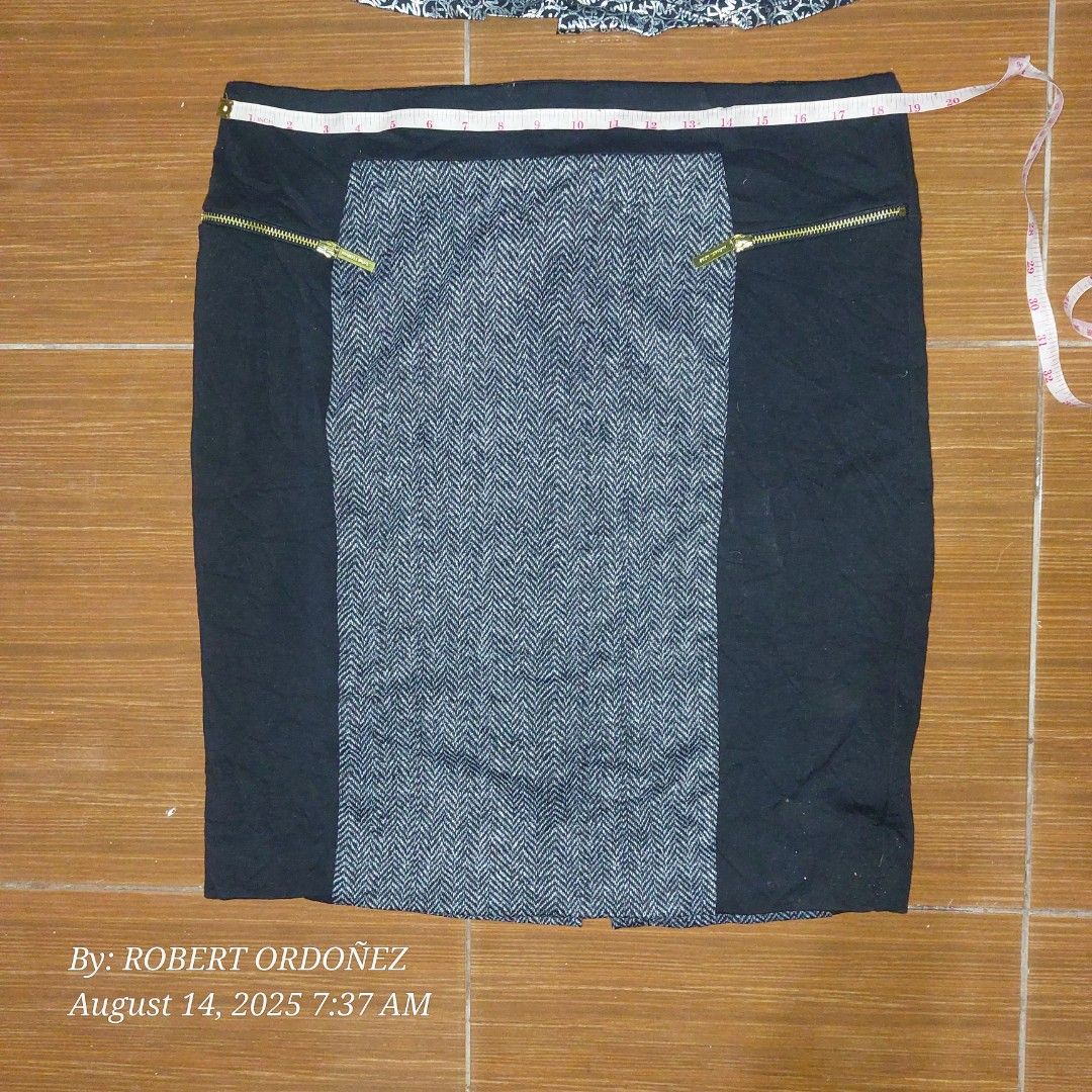 Michael Korrs skirt and blouse (Category: Activewear) located in Candelaria. Submitted by RHOBZ29 (Listing ID 1386592750, Image 2). Description: FRESH FROM US BALE MICHAEL KORRS SKIRT EXCELLENT CONDITION/LIKE NEW 750 ONLY BLOUSE FOR FREE PM/DM THANK YOU.