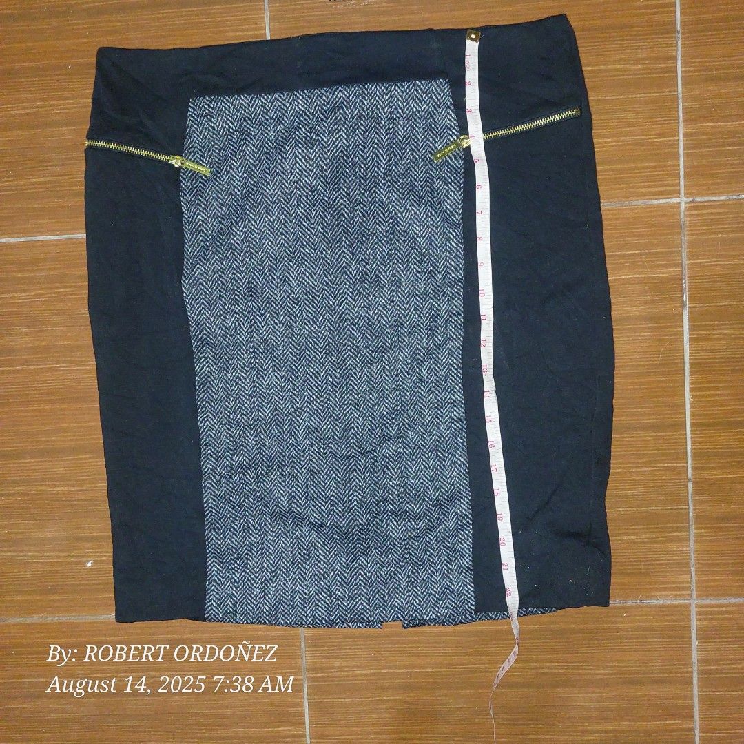 Michael Korrs skirt and blouse (Category: Activewear) located in Candelaria. Submitted by RHOBZ29 (Listing ID 1386592750, Image 3). Description: FRESH FROM US BALE MICHAEL KORRS SKIRT EXCELLENT CONDITION/LIKE NEW 750 ONLY BLOUSE FOR FREE PM/DM THANK YOU.